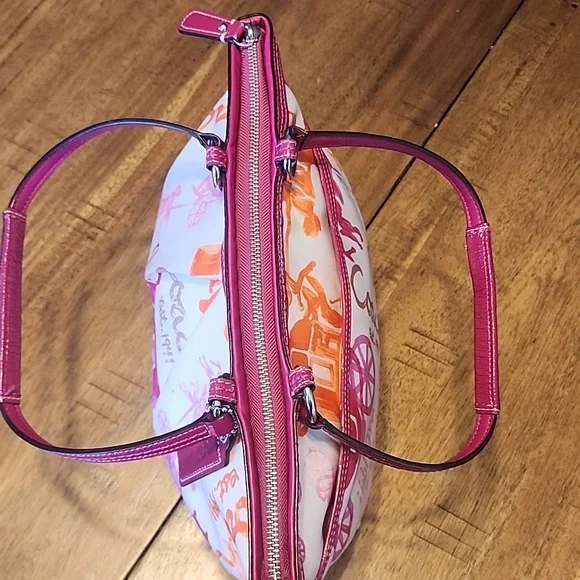 Coach Horse and Carriage Pink 1941 Shoulder Bag - Picture 13 of 16